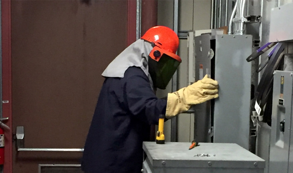 阻燃防電的（de）防電（diàn）弧服怎麽（me）選