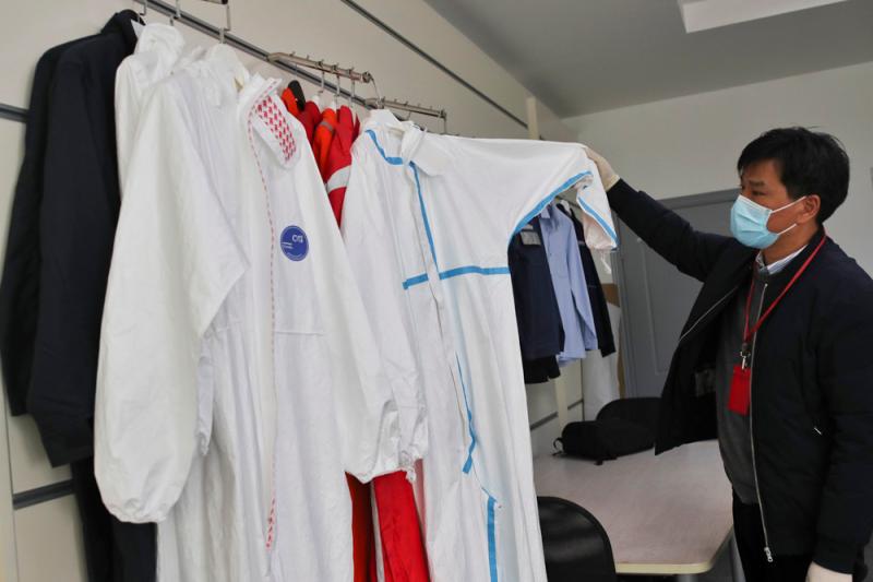 上海沒有防護服生產企業？香蕉视频免费下载防護服僅5天就轉（zhuǎn）產（chǎn）！