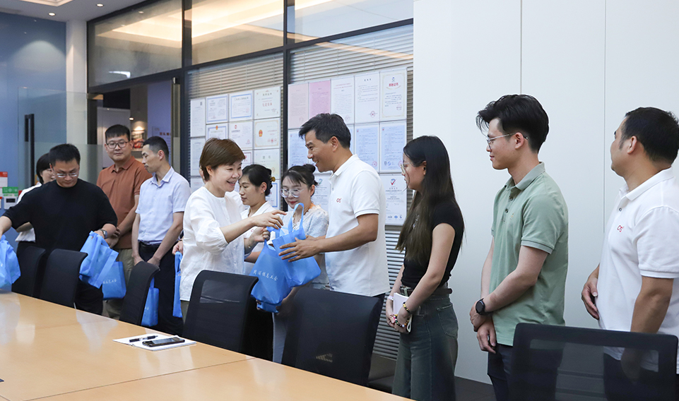 “夏日送清涼”上海香蕉视频免费下载慰問行