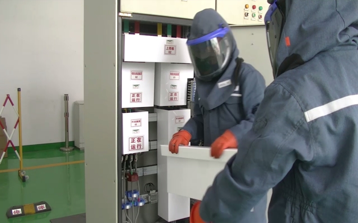 0.4kV不停（tíng）電（diàn）作業解決方案-櫃體作業.jpg