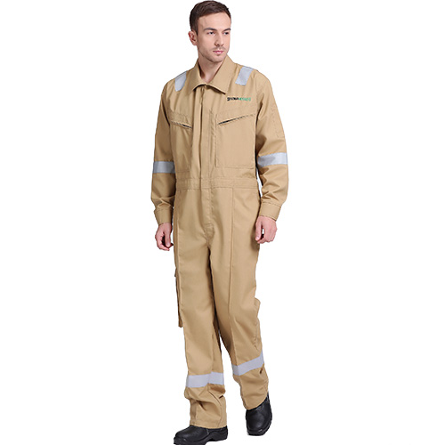 芳（fāng）綸卡其色（sè）連體服